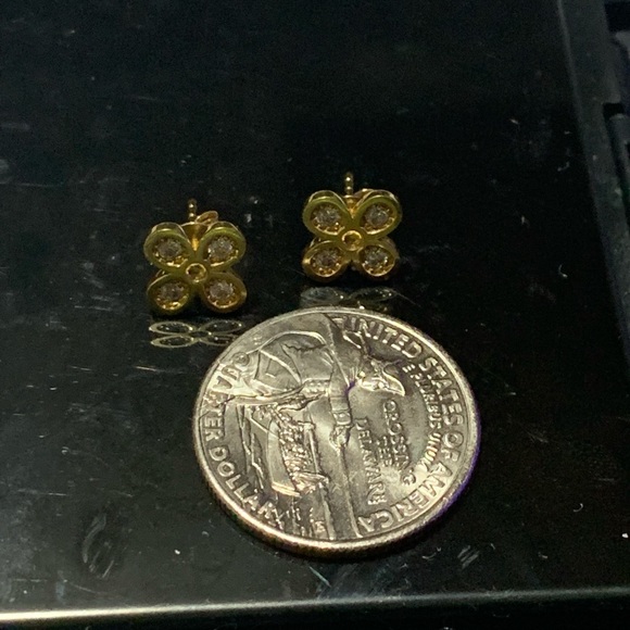 18k Solid Gold Flower Earrings - Picture 4 of 6
